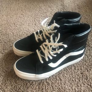 WOMEN’S VANS MOTO LEATHER UA SK8-HI REISSUE